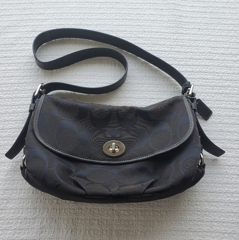 Coach Signature Shoulder Bag Black Crossbody No F1026-F15171